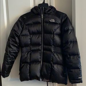 NORTH FACE Girls winter coat with hood. Super warm